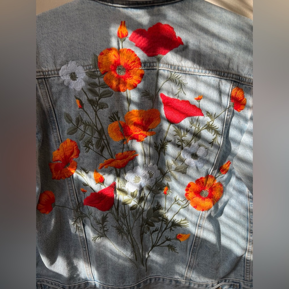 Levi's Denim Jacket with Floral Embroidery - Picture 4 of 15